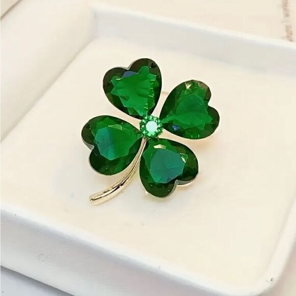 🍀 NEW 4 leaf clover sparkling crystal brooch 🍀 - Picture 3 of 4